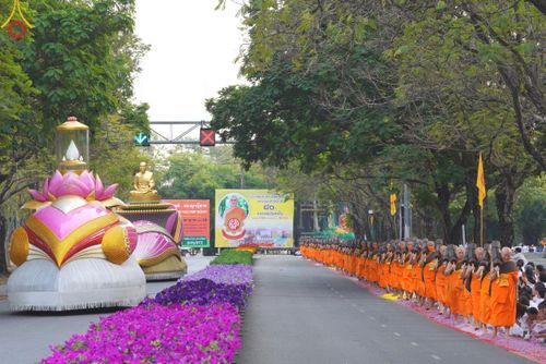 ภาพ No.120313:พิธีต้อนรับพระธรรมยาตรา ในโครงการธรรมยาตรา กตัญญูบูชา มหาปูชนียาจารย์ พระมงคลเทพมุนี(สด จนฺทสโร) พระผู้ปราบมาร อนุสรณ์สถาน 7 แห่ง ปีที่ 12 วันที่ 28 มกราคม พ.ศ. 2567 ณ วัดพระธรรมกาย จ.ปทุมธานี (ชุดที่ 2)