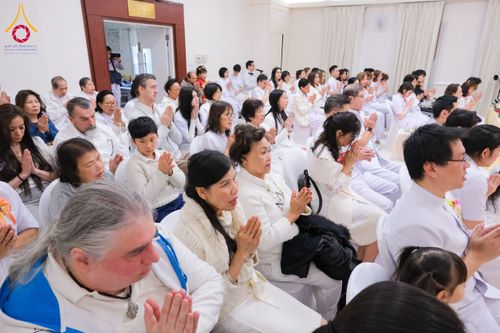 ภาพ No.62378:คณะศิษยานุศิษย์รวมใจสถาปนาและสมโภช ธรรมจักร เพื่ออัญเชิญประดิษฐาน ณ ยอดอุโบสถ 80 ปี หลวงพ่อธัมมชโย วัดพระธรรมกายนิวเจอร์ซี ประเทศสหรัฐอเมริกา  วันอาทิตย์ที่ 7 เมษายน พ.ศ. 2567