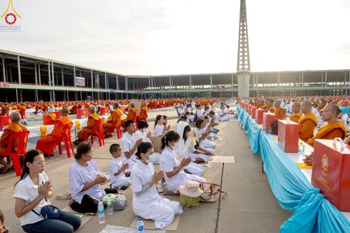 ภาพ No.219579:วันอังคารที่ 22 เมษายน พ.ศ. 2568 พิธีถวายมหาสังฆทานคณะสงฆ์ 40,000 กว่าวัดทั่วประเทศ เนื่องในวันคุ้มครองโลก ณ วัดพระธรรมกาย จ.ปทุมธานี