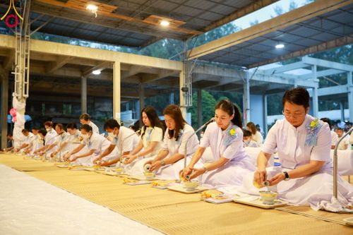 ภาพ No.111849:พิธีถวายภัตตาหารเป็นสังฆทาน แด่คณะพระธรรมยาตราฯ ในโครงการธรรมยาตรา กตัญญูบูชา มหาปูชนียาจารย์ พระมงคลเทพมุนี(สด จนฺทสโร) พระผู้ปราบมาร อนุสรณ์สถาน 7 แห่ง ปีที่ 12 วันที่ 14 มกราคม พ.ศ. 2567 ณ อนุสรณ์สถานมหาวิหารพระมงคลเทพมุนี  (โลตัสแลนด์) อ.สองพี่น้อง จ