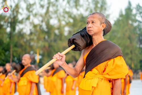 ภาพ No.191688:พระธรรมยาตราปฏิบัติธรรม และถ่ายภาพหมู่ประวัติศาสตร์ ณ อนุสรณ์สถานคลองบางนางแท่น อ.สามพราน จ.นครปฐม ในโครงการธรรมยาตรา กตัญญูบูชา มหาปูชนียาจารย์ พระมงคลเทพมุนี(สด จนฺทสโร) พระผู้ปราบมาร อนุสรณ์สถาน 7 แห่ง ปีที่ 13 วันที่ 8 มกราคม พ.ศ. 2568
