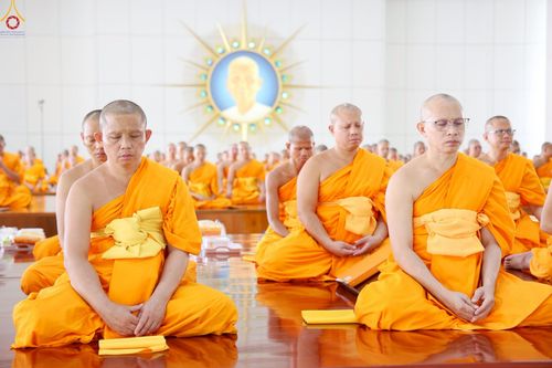 ภาพ No.248524:วันที่ 27 กันยายน พ.ศ. 2568 พิธีถวายเมนูสวรรค์เพื่อการบรรลุธรรม ณ หอฉันคุณยายอาจารย์ฯ วัดพระธรรมกาย