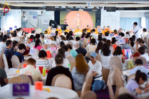 ภาพ No.224844:วันเสาร์ ที่ 10 พฤษภาคม พ.ศ. 2568 วัดพระธรรมกายฮ่องกง จัดพิธีปล่อยปลา บนเรือใหญ่บนอ่าวฮ่องกง และจัดพิธีถวายมหาสังฆทานกลางทะเล ประจำปี 2568 เนื่องในสัปดาห์วิสาขบูชาโลก