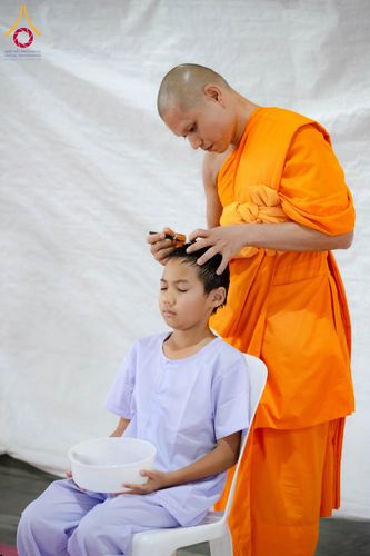 ภาพ No.143820:พิธีปลงผมยุวธรรมทายาท โครงการสามเณรโรงเรียนนานาชาติ รุ่นที่  13 ณ วิหารคด คอร์ 9 วัดพระธรรมกาย วันอาทิตย์ที่ 7 กรกฎาคม พ.ศ. 2567