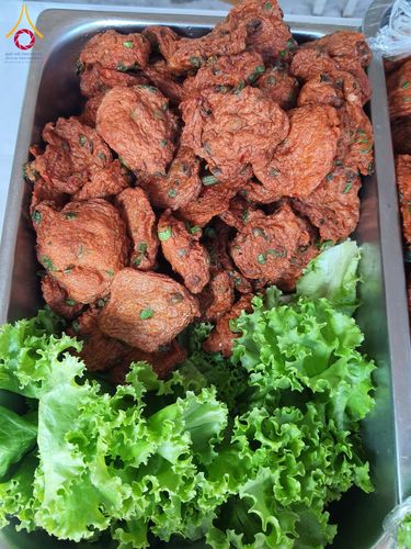 ภาพ No.197930:สาธุชนถวายภัตตาหารเป็นสังฆทาน แด่พระธรรมยาตรา ณ วัดโบสถ์(บน) ตำบลบางคูเวียง อำเภอบางกรวย จังหวัดนนทบุรี ในโครงการธรรมยาตรา กตัญญูบูชา มหาปูชนียาจารย์ พระมงคลเทพมุนี(สด จนฺทสโร) พระผู้ปราบมาร อนุสรณ์สถาน 7 แห่ง ปีที่ 13 วันที่ 19 มกราคม พ.ศ. 2568