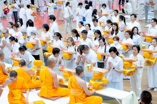 ภาพ No.270603:วันอาทิตย์ที่ 16 พฤศจิกายน พ.ศ. 2568 ถวายกองทุนโครงการอุปสมบทหมู่ 3,000 รูปทั่วไทย  รุ่นบูชาธรรมมหาปูชนียาจารย์ ณ ห้องแก้วสารพัดนึก 2 สภาธรรมกายสากล วัดพระธรรมกาย