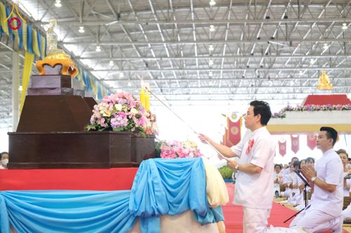 ภาพ No.59948:พิธีเจริญพระพุทธมนต์ "ฉลองอายุวัฒนมงคล 80 ปี หลวงพ่อธัมมชโย" พิธีถวายไทยธรรม คณะสงฆ์ 10,000 กว่าวัดทั่วประเทศ ในวันคุ้มครองโลก วันจันทร์ที่ 22 เมษายน พ.ศ. 2567 ณ สภาธรรมกายสากล วัดพระธรรมกาย จ.ปทุมธานี