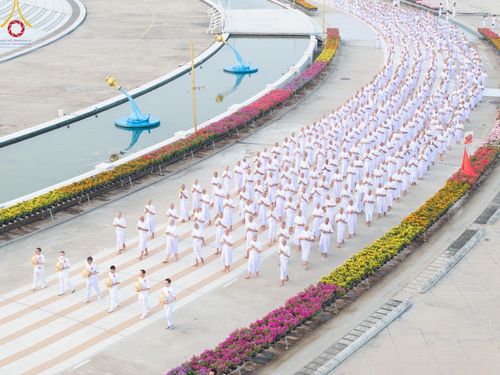 ภาพ No.133718:พิธีเวียนประทักษิณและพิธีวันทาเจดีย์ โครงการบรรพชาสามเณร ฟื้นฟูพระพุทธศาสนาทั่วไทย ณ วัดพระธรรมกาย วันเสาร์ที่ 6 เมษายน พ.ศ. 2567