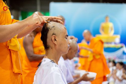 ภาพ No.230719:วันที่ 29 มิถุนายน พ.ศ.2568 พิธีตัดปอยผมและปลงผมนาคธรรมทายาท โครงการบรรพชาอุปสมบทหมู่ รุ่นเข้าพรรษา ณ วิหารคด วัดพระธรรมกาย