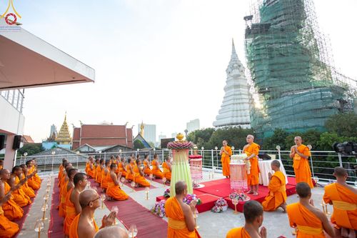 ภาพ No.201571:พิธีจุดประทีปถวายเป็นพุทธบูชา และบูชาธรรมมหาปูชนียาจารย์ ณ อาคารธรรมยาตรา กตัญญูบูชามหาปูชนียาจารย์ ตรงข้ามวัดปากน้ำภาษีเจริญ จ.กรุงเทพมหานคร ในโครงการธรรมยาตรา กตัญญูบูชา มหาปูชนียาจารย์ พระมงคลเทพมุนี(สด จนฺทสโร) พระผู้ปราบมาร อนุสรณ์สถาน 7 แห่ง
