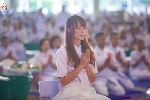 ภาพ No.221976:วันที่ 4 พฤษภาคม พ.ศ. 2568 พิธีตักบาตร เนื่องในวันอาทิตย์ต้นเดือน ณ บ้านแก้วเรือนทองคุณยายฯ วัดพระธรรมกาย