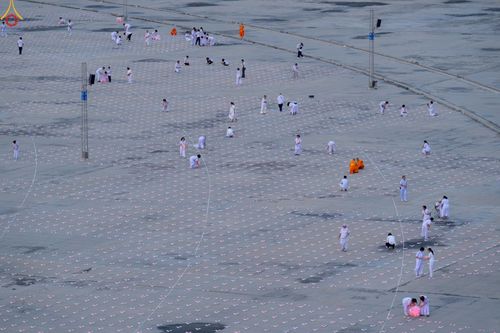 ภาพ No.240979:วันพุธที่ 27 สิงหาคม พ.ศ. 2568 พิธีจุดประทีป ในวันธรรมชัย ณ วัดพระธรรมกาย