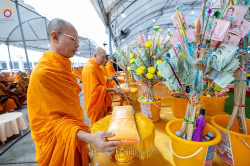 ภาพ No.146443:มหาสังฆทานถวายเป็นพุทธบูชาครั้งยิ่งใหญ่ โครงการทำบุญตักบาตร เพื่อถวายเป็นพระราชกุศล เนื่องในโอกาสมหามงคลเฉลิมพระชนมพรรษา พระบาทสมเด็จพระเจ้าอยู่ห้วฯ ทรงเจริญพระชนมพรรษา 6 รอบ 72 พรรษา