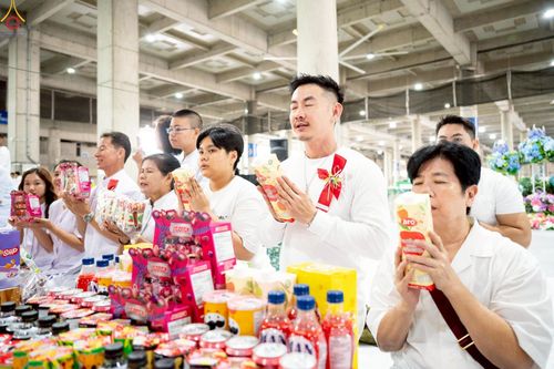 ภาพ No.235319:วันที่ 27 กรกฎาคม พ.ศ. 2568 พิธีตักบาตรฉลองพระใหม่ โครงการบรรพชาและอุปสมบทมู่รุ่นเข้าพรรษา ณ วัดพระธรรมกาย