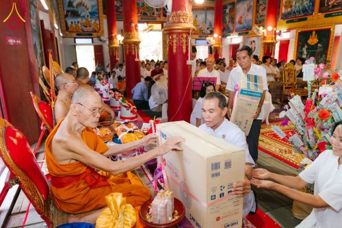 ภาพ No.169293:พิธีทอดกฐิน ณ วัดพุทธนิมิตร จ.เชียงใหม่ ในโครงการกฐินสามัคคีทั่วไทย 30,000 วัด บูชาธรรม 80 ปี หลวงพ่อธัมมชโย โดยคณะศิษยานุศิษย์วัดพระธรรมกาย วันที่ 24 ตุลาคม พ.ศ. 2567