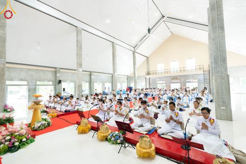 ภาพ No.86049:งานบุญครบรอบ 12 ปี ณ ศูนย์อบรมเยาวชนนครปฐม วันเสาร์ ที่ 19 สิงหาคม พ.ศ. 2566 พิธีทอดผ้าป่าบำรุงศูนย์ และพิธีเจริญพระพุทธมนต์ ฉลองหอฉันคุณยายฯ ประธานสงฆ์  พระมหาคมสัน  ธมฺมาสนฺโน ประธานบุญพิธี กัลฯสุนทรินทร์  จันทนา และคณะเจ้าภาพจังหวัดนครปฐม