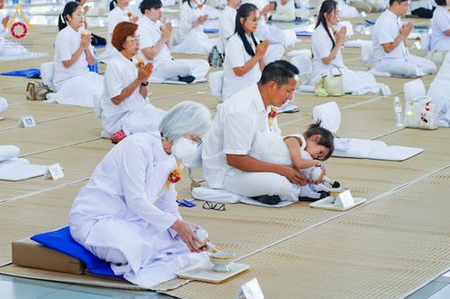 ภาพ No.198062:พิธีถวายภัตตาหารแด่พระภิกษุ สามเณร  บูชาธรรมคุณยายอาจารย์มหารัตนอุบาสิกาจันทร์ ขนนกยูง เนื่องในวาระวันคล้ายวันเกิดครบ 116 ปี วันอาทิตย์ที่ 19 มกราคม พ.ศ. 2568 ณ หอฉันคุณยายอาจารย์ฯ วัดพระธรรมกาย