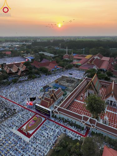 ภาพ No.112171:พิธีจุดประทีปถวายเป็นพุทธบูชา และบูชาธรรมมหาปูชนียาจารย์ พระมงคลเทพมุนี(สด จนฺทสโร) ในโครงการธรรมยาตรา กตัญญูบูชา มหาปูชนียาจารย์ พระมงคลเทพมุนี(สด จนฺทสโร) พระผู้ปราบมาร อนุสรณ์สถาน 7 แห่ง ปีที่ 12 วันที่ 14 มกราคม พ.ศ. 2567 ณ วัดสองพี่น้อง อ.สองพี่น้อง