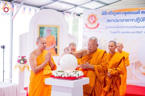 ภาพ No.135470:พิธีเจริญพระพุทธมนต์สมโภช แก้วบรมจักรพรรดิรัตนอนันต์ สถาปนาอาคารปฏิบัติธรรม แก้วธรรมชัยรัตนอนันต์ บูชาธรรมเนื่องในโอกาสอายุวัฒนมงคล 80 ปี หลวงพ่อธัมมชโย (22 เมษายน พ.ศ. 2567) วันพุธที่ 3 เมษายน พ.ศ. 2567 ณ วัดพระธรรมกายเทนเนสซี ประเทศสหรัฐอเมริกา