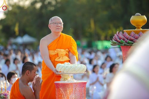 ภาพ No.192846:พิธีจุดประทีปถวายเป็นพุทธบูชา และบูชาธรรมมหาปูชนียาจารย์ ณ อนุสรณ์สถานคลองบางนางแท่น อ.สามพราน จ.นครปฐม ในโครงการธรรมยาตรา กตัญญูบูชา มหาปูชนียาจารย์ พระมงคลเทพมุนี(สด จนฺทสโร) พระผู้ปราบมาร อนุสรณ์สถาน 7 แห่ง ปีที่ 13 วันที่ 10 มกราคม พ.ศ. 2568