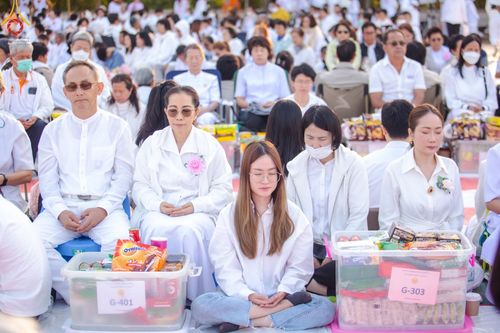 ภาพ No.192957:พิธีตักบาตรพระธรรมยาตรา ณ อนุสรณ์สถานคลองบางนางแท่น อ.สามพราน จ.นครปฐม ในโครงการธรรมยาตรา กตัญญูบูชา มหาปูชนียาจารย์ พระมงคลเทพมุนี(สด จนฺทสโร) พระผู้ปราบมาร อนุสรณ์สถาน 7 แห่ง ปีที่ 13 วันที่ 11 มกราคม พ.ศ.2568