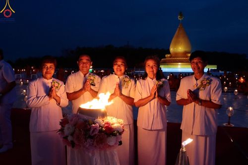 ภาพ No.129606:พิธีจุดประทีป 10,000 ดวง น้อมถวายเป็นพุทธบูชา ณ มหารัตนเจดีย์สิริปทุมสวรรค์ (เจดีย์อริยพุทธะ 5 พระองค์) ศูนย์ปฏิบัติธรรมภาคใต้ อ.บางกล่ำ จ.สงขลา  วันที่ 10 มีนาคม พ.ศ. 2567