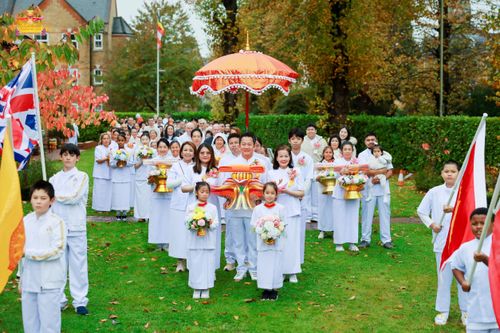 ภาพ No.169388:พิธีทอดกฐินสามัคคี เพื่อสนับสนุนการเผยแผ่พระพุทธศาสนาวิชชาธรรมกาย ณ วัดพระธรรมกายลอนดอน สหราชอาณาจักร วันอาทิตย์ที่ 20 ตุลาคม พ.ศ. 2567