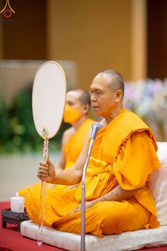 ภาพ No.101663:พิธีขอบรรพชา, พิธีขอสรณคมน์และศีล, พิธีถวายบาตร ในโครงการอุปสมบทหมู่ รุ่นบูชาธรรมมหาปูชนียาจารย์ ณ วัดพระธรรมกาย วันที่ 9 ธันวาคม พ.ศ. 2566