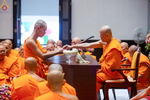 ภาพ No.162338:วันมหาปวารณาออกพรรษา วันพฤหัสบดีที่ 17 ตุลาคม พ.ศ. 2567 (ขึ้น 15 ค่ำ เดือน 11 ) ณ อุโบสถ วัดพระธรรมกาย