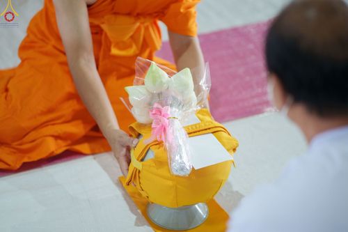 ภาพ No.84209:พิธีขอบรรพชา , พิธีขอสรณคมน์และศีล ,  พิธีรับบาตร , พิธีอุปสมบท ในโครงการบรรพชาอุปสมบทหมู่ธรรมทายาทรุ่นเข้าพรรษา และโครงการบรรพชาสามเณรโรงเรียนนานาชาติ รุ่นที่ 12 ณ โบสถ์พระไตรปิฎก วัดพระธรรมกาย วันที่ 22 กรกฎาคม พ.ศ. 2566