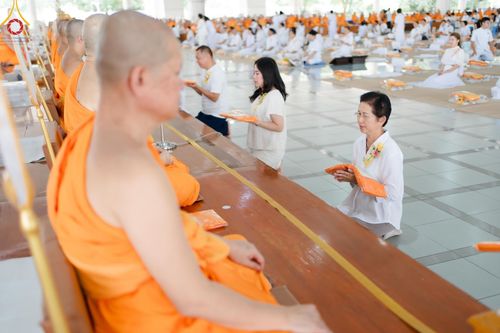 ภาพ No.149280:พิธีบุพเปตพลี ครั้งที่ 154 ร่วมอุทิศบุญแด่หมู่ญาติที่ล่วงลับไปแล้ว และสืบทอดอายุพระพุทธศาสนา วันจันทร์ที่ 19 สิงหาคม พ.ศ.2567 ณ หอฉันคุณยายอาจารย์ฯ วัดพระธรรมกาย