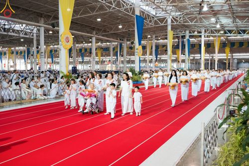ภาพ No.160123:พิธีทอดผ้าป่าสมทบกฐินวัดพระธรรมกาย และสมทบกฐิน 30,000 วัดทั่วไทย ครั้งที่ 3 ณ สภาธรรมกายสากล วัดพระธรรมกาย วันพฤหัสบดีที่ 10 ตุลาคม พ.ศ. 2567