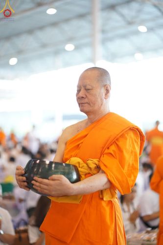 ภาพ No.177576:พิธีตักบาตรและพิธีบูชาข้าวพระ ในวันอาทิตย์ต้นเดือนที่ 1 ธันวาคม พ.ศ. 2567 ณ สภาธรรมกายสากล วัดพระธรรมกาย