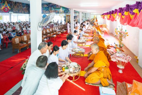 ภาพ No.197447:พิธีทอดผ้าป่าทำนุบำรุงศาสนสถาน ณ วัดโบสถ์(บน) ตำบลบางคูเวียง อำเภอบางกรวย จังหวัดนนทบุรี ในโครงการธรรมยาตรา กตัญญูบูชา มหาปูชนียาจารย์ พระมงคลเทพมุนี(สด จนฺทสโร) พระผู้ปราบมาร อนุสรณ์สถาน 7 แห่ง ปีที่ 13 วันที่ 17 มกราคม พ.ศ. 2568