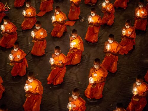 ภาพ No.76556:คณะสงฆ์และสามเณรบังกลาเทศ ปฎิบัติธรรมและจุดโคมประทีปถวายเป็นพุทธบูชา วันที่ 17 กุมภาพันธ์ พ.ศ. 2566