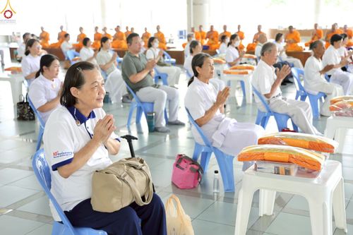 ภาพ No.229487:วันเสาร์ที่ 21 มิถุนายน พ.ศ. 2568 พิธีถวายภัตตาหารเมนูสวรรค์ เพื่อการบรรลุธรรม ณ หอฉันคุณยายอาจารย์ฯ วัดพระธรรมกาย