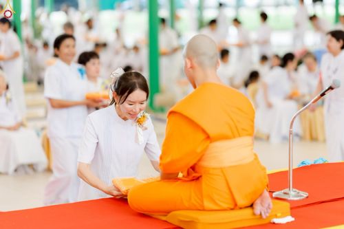 ภาพ No.227700:วันเสาร์ที่ 31 พฤษภาคม พ.ศ.2568 พิธีถวายผ้าไตรแด่สามเณรผู้เข้ารับการอุปสมบท , พิธีอุปสมบทสามเณรเตรียม DCI วัดพระธรรมกาย จ.ปทุมธานี