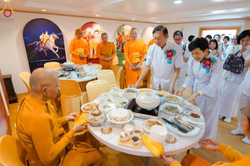 ภาพ No.132176:พิธีประดิษฐานยอดอุโบสถ บูชาธรรม 80 ปี หลวงพ่อธัมมชโย ณ วัดพระธรรมกายโทชิหงิ ประเทศญี่ปุ่น วันอาทิตย์ที่ 24 มีนาคม พ.ศ. 2567
