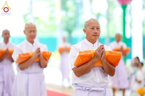 ภาพ No.256189:วันที่ 4 ตุลาคม พ.ศ. 2568 พิธีบรรพชาอุปสมบท  โครงการอุปสมบทหมู่บูชาธรรม 141 ปี  พระมงคลเทพมุนี (สด จนฺทสโร) ณ โบสถ์พระไตรปิฏก วัดพระธรรมกาย จ.ปทุมธานี