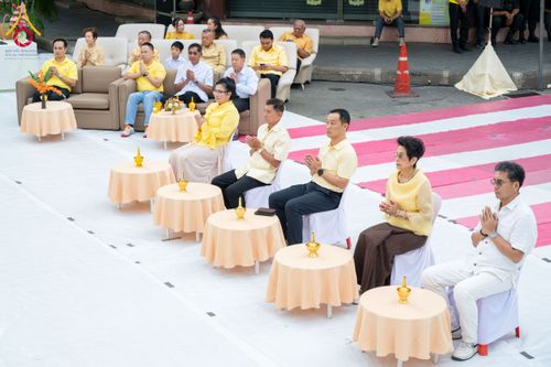 ภาพ No.180289:พิธีทำบุญตักบาตร ข้าวสารอาหารแห้ง แด่คณะสงฆ์ 99 รูป เนื่องในวันพ่อแห่งชาติ ปีที่ 50 ณ ศูนย์การค้าตลาดรังสิต ซ.รังสิต-ปทุมธานี 5 วันที่ 5 ธันวาคม พ.ศ. 2567