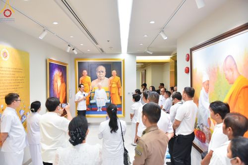 ภาพ No.144616:ชาวอำเภอคลองหลวง จังหวัดปทุมธานี ถวายเทียนพรรษามหามงคล เนื่องในเทศกาลเข้าพรรษา ประจำปี 2567 แด่คณะสงฆ์วัดพระธรรมกาย  วันพฤหัสบดีที่ 18 กรกฎาคม พ.ศ. 2567