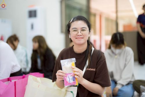 ภาพ No.243059:วันพฤหัสบดีที่ 4 กันยายน พ.ศ. 2568 เวลา 07.00-08.15 น. มหาวิทยาลัยเกษตรศาสตร์ กำแพงแสน ร่วมทำบุญตักบาตร Freshy KU85 พระสงฆ์ 85 รูป