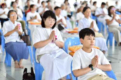 ภาพ No.230421:วันที่ 28 มิถุนายน พ.ศ. 2568 พิธีถวายภัตตาหารเมนูสวรรค์ เพื่อการบรรลุธรรม ณ หอฉันคุณยายอาจารย์ฯ วัดพระธรรมกาย