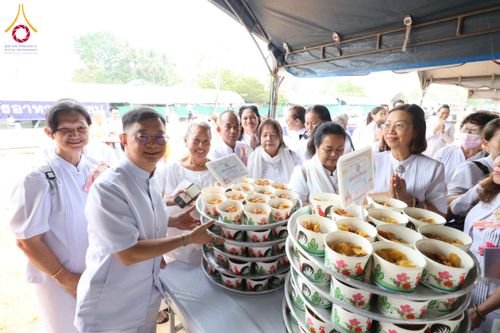 ภาพ No.128145:พิธีถวายภัตตาหารเป็นสังฆทาน แด่คณะพระธรรมยาตราฯ ในโครงการธรรมยาตราอัญเชิญพระบรมสารีริกธาตุ  ประดิษฐาน ณ มหารัตนเจดีย์สิริปทุมสวรรค์ อ.บางกล่ำ จ.สงขลา วันที่ 10 มีนาคม พ.ศ. 2567