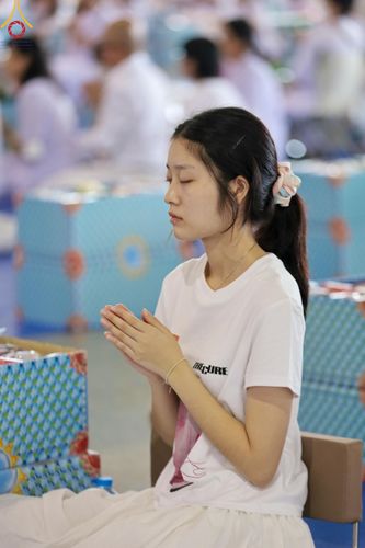 ภาพ No.149904:พิธีตักบาตร , พิธีปฎิบัติธรรม , พิธีถวายภัตตาหารเมนูสวรรค์ ในพรรษาแห่งการเข้าถึงธรรม วันธรรมชัย วันอังคารที่ 27 สิงหาคม พ.ศ.2567 ณ สภาธรรมกายสากล วัดพระธรรมกาย