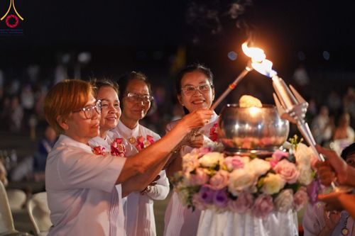 ภาพ No.97268:พิธีทอดผ้าป่า เพื่อสร้าง "ลานอเนกประสงค์พญานาค 4 ตระกูล" และพิธีจุดประทีปโคมลอย ลอยกระทง ถวายประทีปเป็นพุทธบูชา ณ พุทธอุทยานนานาชาติ จ.หนองคาย วันที่ 27 พฤศจิกายน พ.ศ. 2566