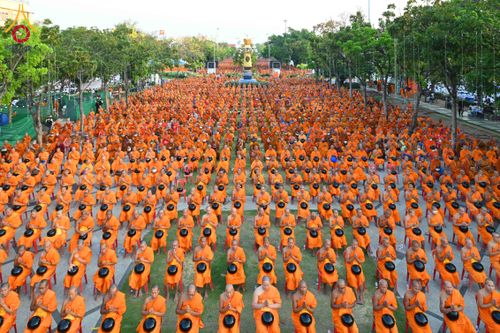 ภาพ No.312554:วันอาทิตย์ที่ 8 มีนาคม พ.ศ.2569 ทำบุญเมืองนครราชสีมา 558 ปี ตักบาตรพระ 10,000 รูป