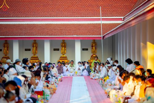 ภาพ No.195340:พิธีตักบาตรพระธรรมยาตรา ณ อนุสรณ์สถานลำดับที่ 3 สถานที่เกิดใหม่ในเพศสมณะ วัดสองพี่น้อง ต.ต้นตาล อ.สองพี่น้อง จ.สุพรรณบุรี ในโครงการธรรมยาตรา กตัญญูบูชา มหาปูชนียาจารย์ พระมงคลเทพมุนี(สด จนฺทสโร) พระผู้ปราบมาร ปีที่ 13 วันที่ 15 มกราคม พ.ศ.2568