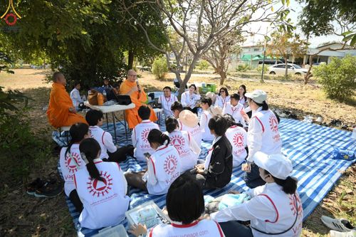 ภาพ No.198722:V.50 สารพัดV สารพัดดี ที่ธรรมยาตรา ในโครงการธรรมยาตรา กตัญญูบูชา มหาปูชนียาจารย์ พระมงคลเทพมุนี(สด จนฺทสโร) พระผู้ปราบมาร อนุสรณ์สถาน 7 แห่ง ปีที่ 13 ระหว่างวันที่ 2-31 มกราคม พ.ศ. 2568