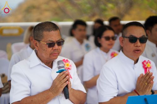 ภาพ No.131447:พิธีอัญเชิญพระบรมสารีริกธาตุ และองค์พระพุทธรัตนกายสิทธิ์ ติดตั้งองค์พระเจดีย์จตุรทิศ ถวายองค์พระเจดีย์ ลานธรรมและกำแพงแก้ว ถวายเป็นพุทธบูชา น้อมถวายบูชาธรรมหลวงพ่ออายุวัฒนมงคล ๘๐ พรรษา วันเสาร์ที่ ๑๖ มีนาคม พ.ศ. ๒๕๖๗ ณ วัดเขาพญาปราบ ต.ตะขบ อ.ปักธงชัย จ.น